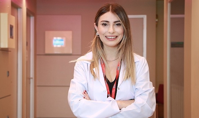 Annenin bebeğe teması, güçlü bağ oluşturuyor ve özgüvenini geliştiriyor