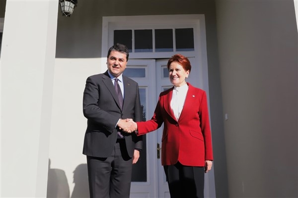 Akşener