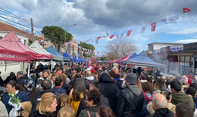 Kokuyu duyan Karaburun'a akın etti