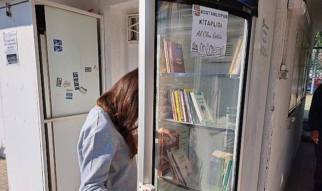 Bozuk buzdolabını kitaplık yaptılar…