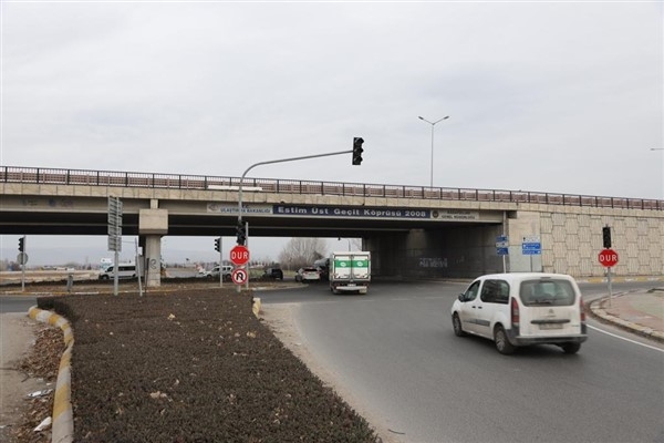 Eskişehir-Ankara çevreyolu Estim köprü altı girişine sinyalizasyon uyarısı