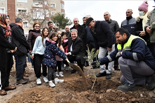 Bornova’da ağaç sahiplendirme