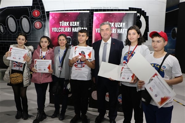 ‘Türk Uzay Yolcuları’ programına seçilen 100 öğrenci mezun oldu