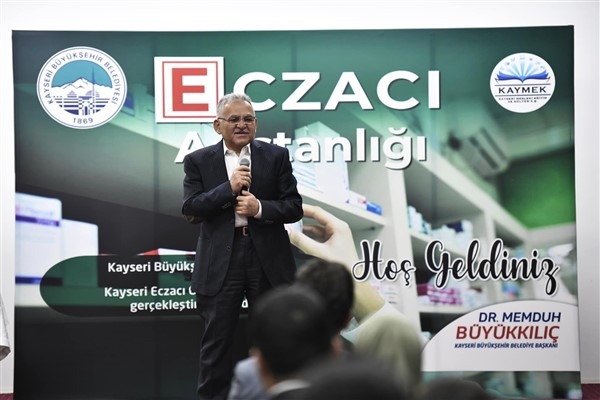 Başkan Büyükkılıç, ‘Eczacı Asistanlığı’ kursunda ilk ders zilini çaldı