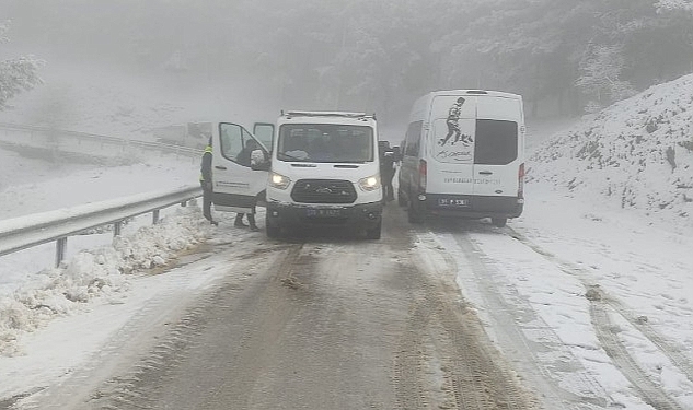 Karda mahsur kalanları İzmir Büyükşehir Belediyesi ekipleri kurtardı