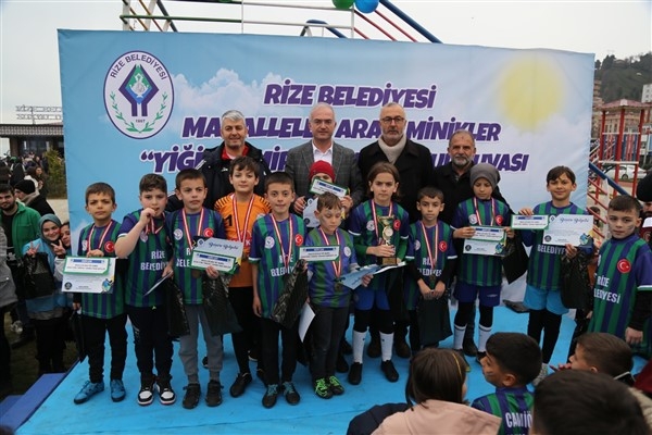 Rize’de “Mahalleler Arası Yiğit Demirel Çocuk Futbol Turnuvası” düzenlendi