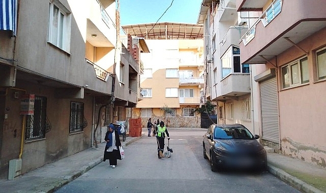 Bornova'da farkındalık yaratan temizlik çalışması