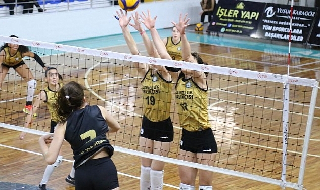 Altınoluk Voleybol Rahat Kazandı