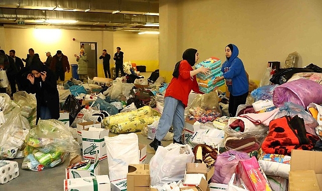 Bağcılar'da depremzedeler için yardım noktaları oluşturuldu