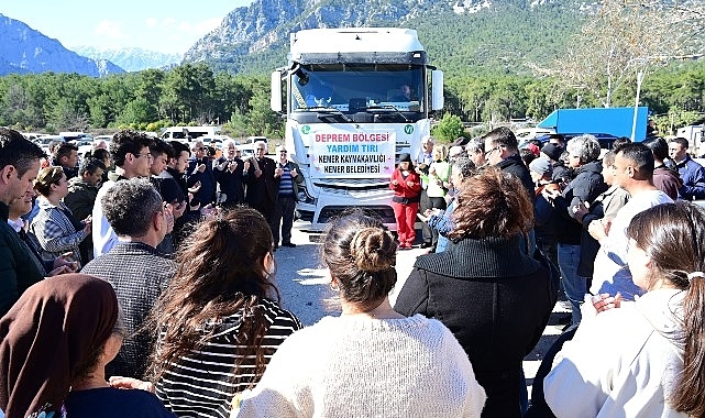 Kemer'den iki yardım tırı daha yola çıktı