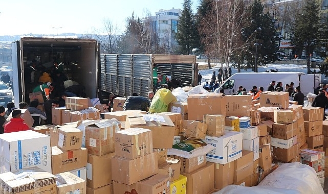 Çankaya'dan 27'si Tır 70 Araçlık İnsani Yardım