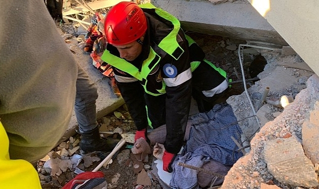 'Canik Belediyesi Arama Kurtarma' Enkaz Altında Kalan Vatandaşı Kurtardı