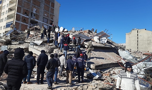Nevşehir Belediyesi İtfaiye Müdürlüğü  64 Saat Sonra 2 Kişiyi Daha Enkazdan Çıkarttı