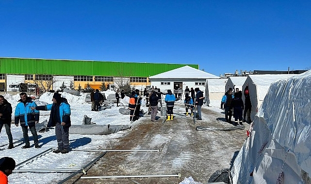 Nilüfer'den deprem bölgesine 150 TIR gitti