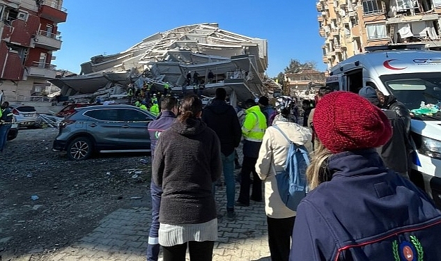 Gaziemir Belediyesi'nin sağlıkçıları depremzedelere şifa oluyor