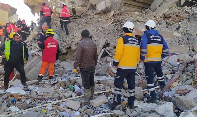 Deprem Bölgesindeki Acıları, Bodrum'un İyi Kalbi Dindiriyor Yaraları El Birliğiyle Sarıyoruz