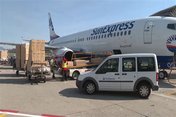 SunExpress, 89 özel uçuşla deprem bölgesinden 6 bin  kişiyi tahliye etti