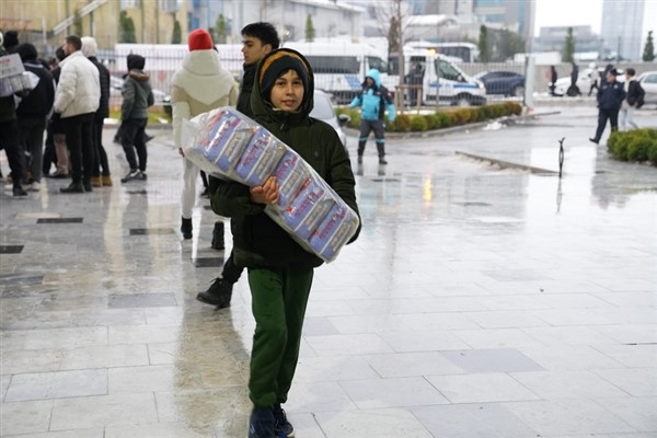 Ümraniye’deki çocuklar depremzedelere notlar yazdı