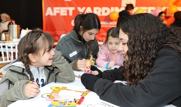 Antalya'daki depremzedeler ihtiyaçlarını Cam Piramit Afet Merkezi'nden temin ediyor