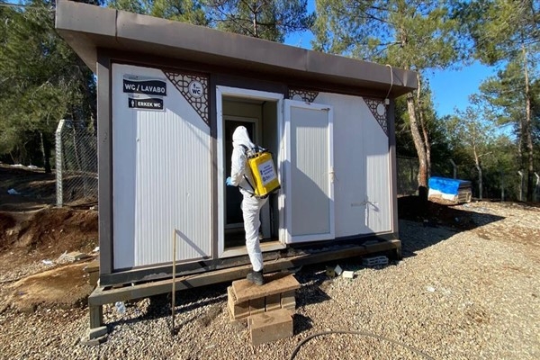 Ankara Büyükşehir’in ilaçlama ekipleri deprem bölgesinde çalışmalara başladı