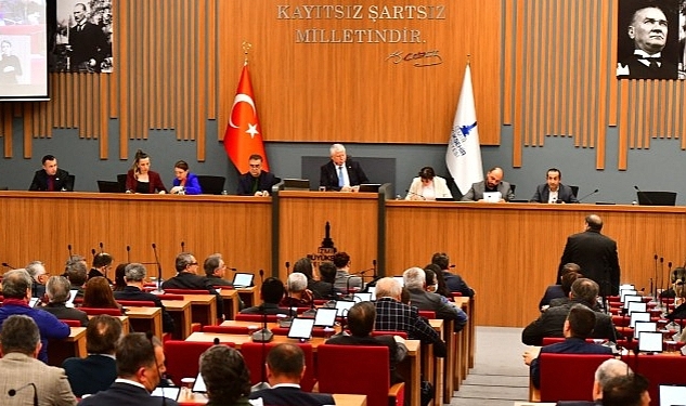 İzmir Büyükşehir Belediyesi'nden deprem bölgesindeki çiftçilere yem desteği