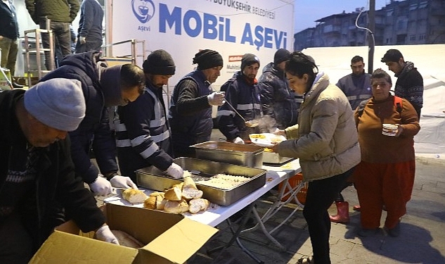 Antalya Büyükşehir Belediyesi  10 gündür depremzedelerin yanında