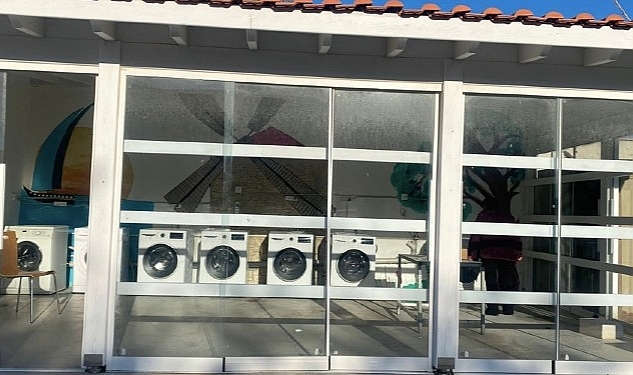 Çeşme'de depremzedelere Çamaşırhane hizmeti