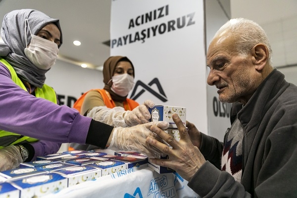 Mersin’de 15 bin adet kandil simidi dağıtıldı