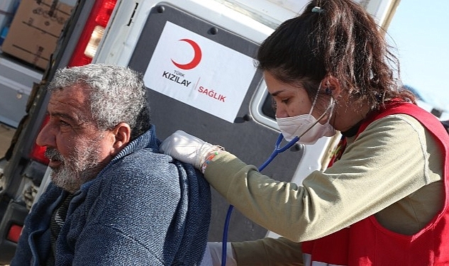 Kızılay Mobil Sağlık Araçları İlk Gün 600 Depremzede'ye Ulaştı