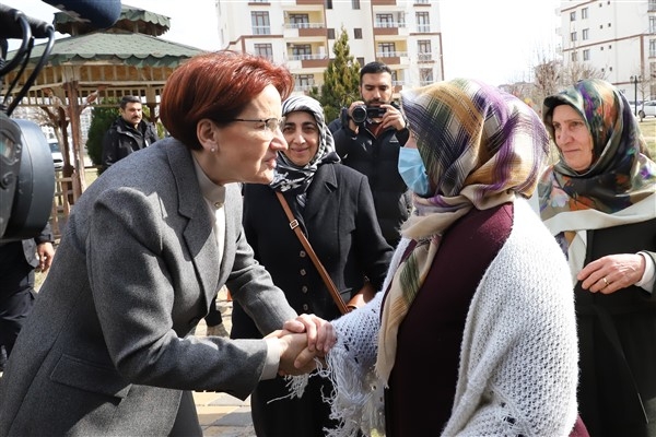 Akşener, depremlerden etkilenen Diyarbakır