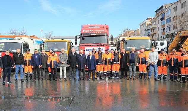 Bayrampaşa Belediyesi'nin temizlik ekibi ve araçları deprem bölgesinde