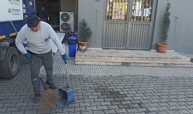 Kemer Belediyesi ekibi spor salonunda temizlik yaptı