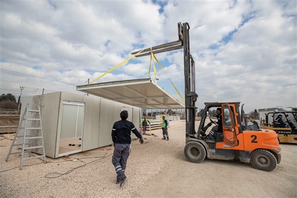 Büyükşehir, 5 binin üzerinde depremzedeyi konteyner kente taşıyacak