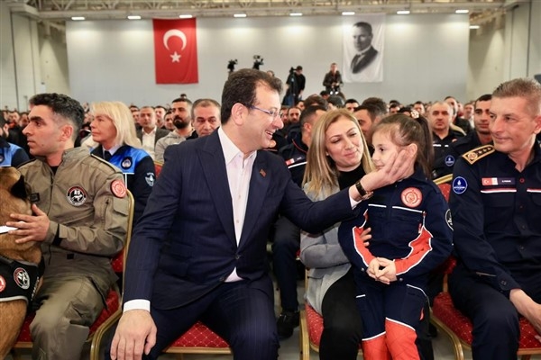 İmamoğlu, deprem bölgesinde çalışan 2 bin 800 personelle buluştu