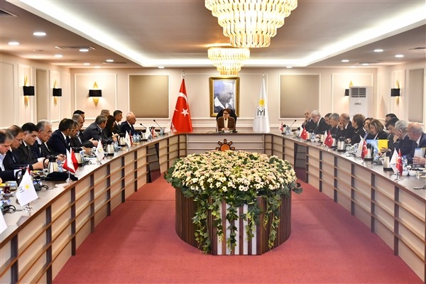 Akşener, partisinin milletvekilleri ve genel başkan başdanışmanları ile bir araya geldi