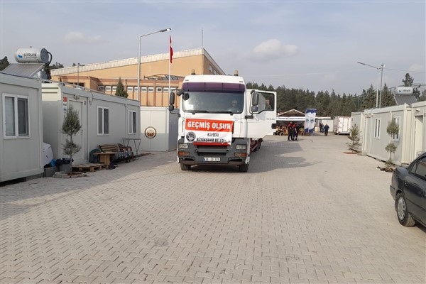 Kayseri Büyükşehir Belediyesi’nin deprem bölgesine destekleri sürüyor