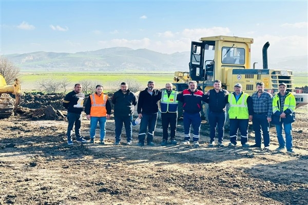 Afyonkarahisar İl Özel İdaresi ekipleri deprem bölgesinde etkin görev alıyor