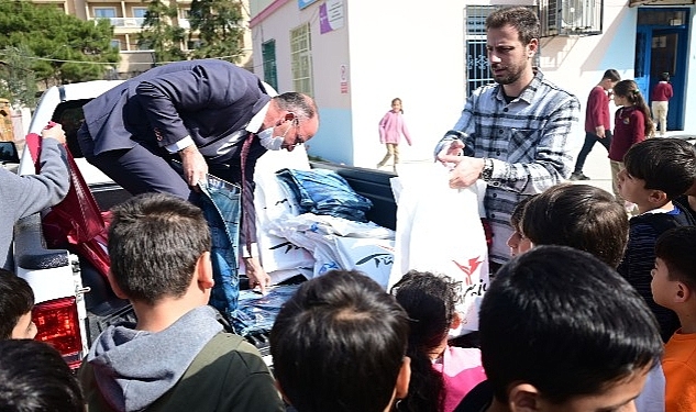 Depremzede öğrencilerin kırtasiye malzemeleri Kemer Belediyesi'nden