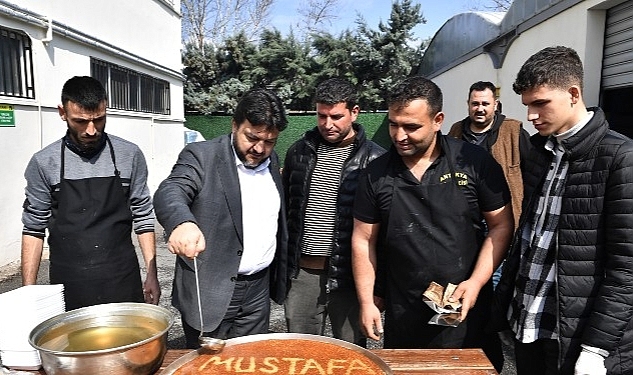 Depremzede vatandaştan künefeli teşekkür