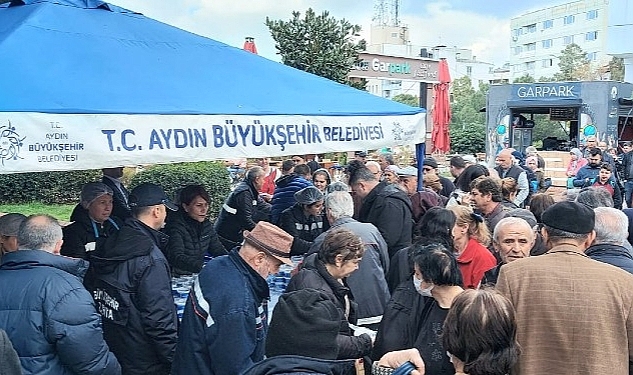 Aydın Büyükşehir Belediyesi Berat Kandili'nde Binlerce Vatandaşa Helva Hayrında Bulundu