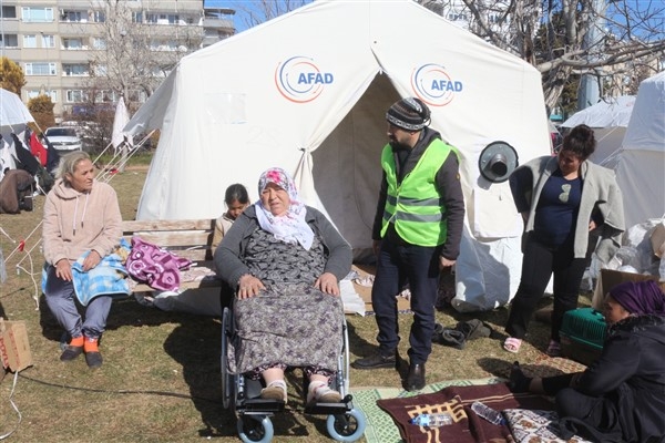 Gaziantep Büyükşehir tarafından engelli depremzedelere medikal malzeme dağıtıldı