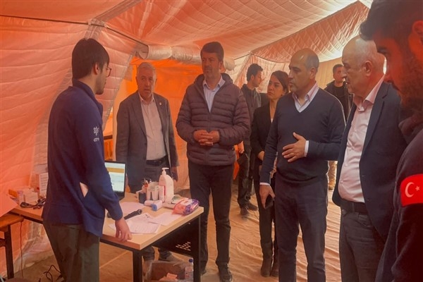 CHP Deprem Sağlık Komisyonu üyeleri Adıyaman’a gitti
