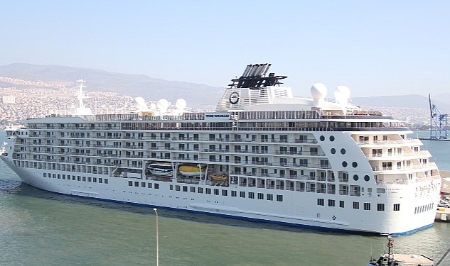 2023'ün ilk kruvaziyer gemisi İzmir Limanı'nda