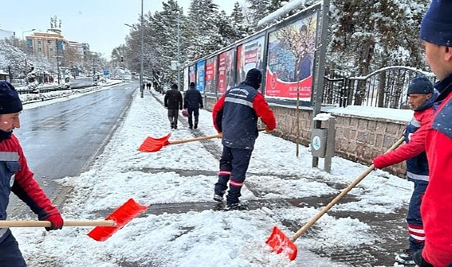 Yol ve Kaldırımlarda Kar Temizliği