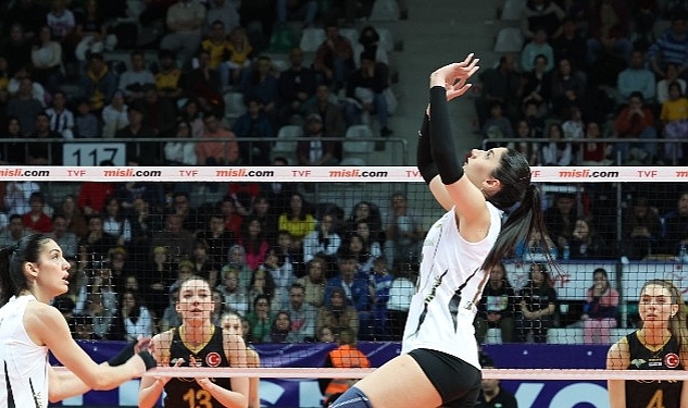 VakıfBank, PTT deplasmanında set vermedi