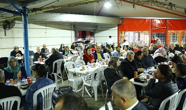 Depremzedeler iftar yemeğinde bir araya geldi