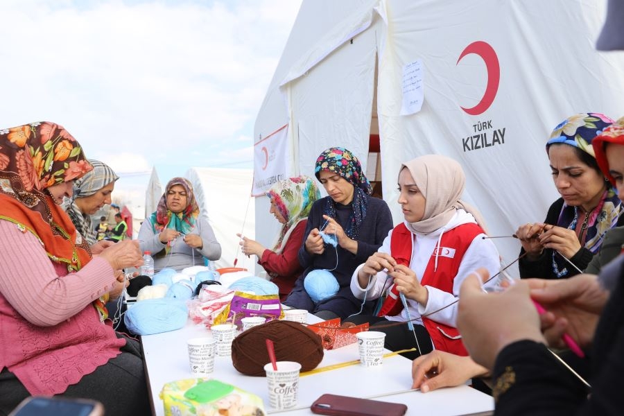 Kızılay Depremzeleri Yalnız Bırakmıyor