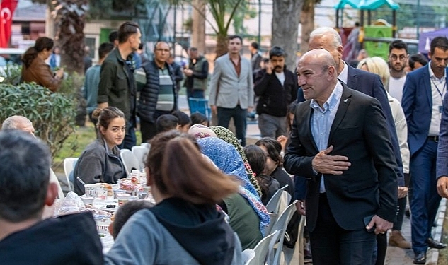 İzmir'de dayanışma sofraları devam ediyor