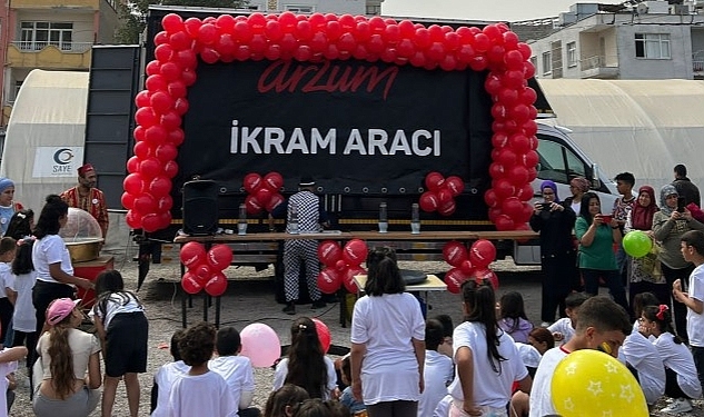 Arzum, 23 Nisan'ı Hataylı çocuklarla kutladı