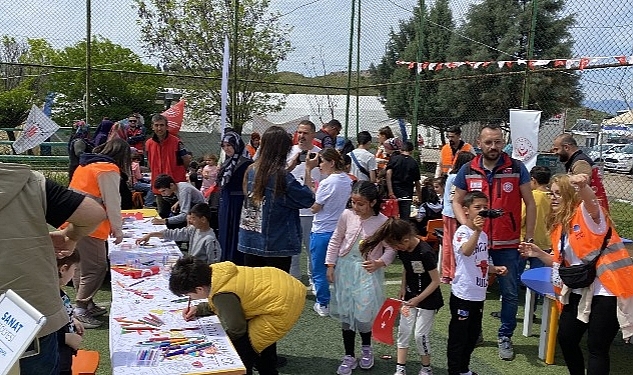 Koç Topluluğu Şirketleri ve Gönüllülerinden 23 Nisan Ulusal Egemenlik ve Çocuk Bayramı'nda Deprem Bölgesindeki Çocuklara Destek